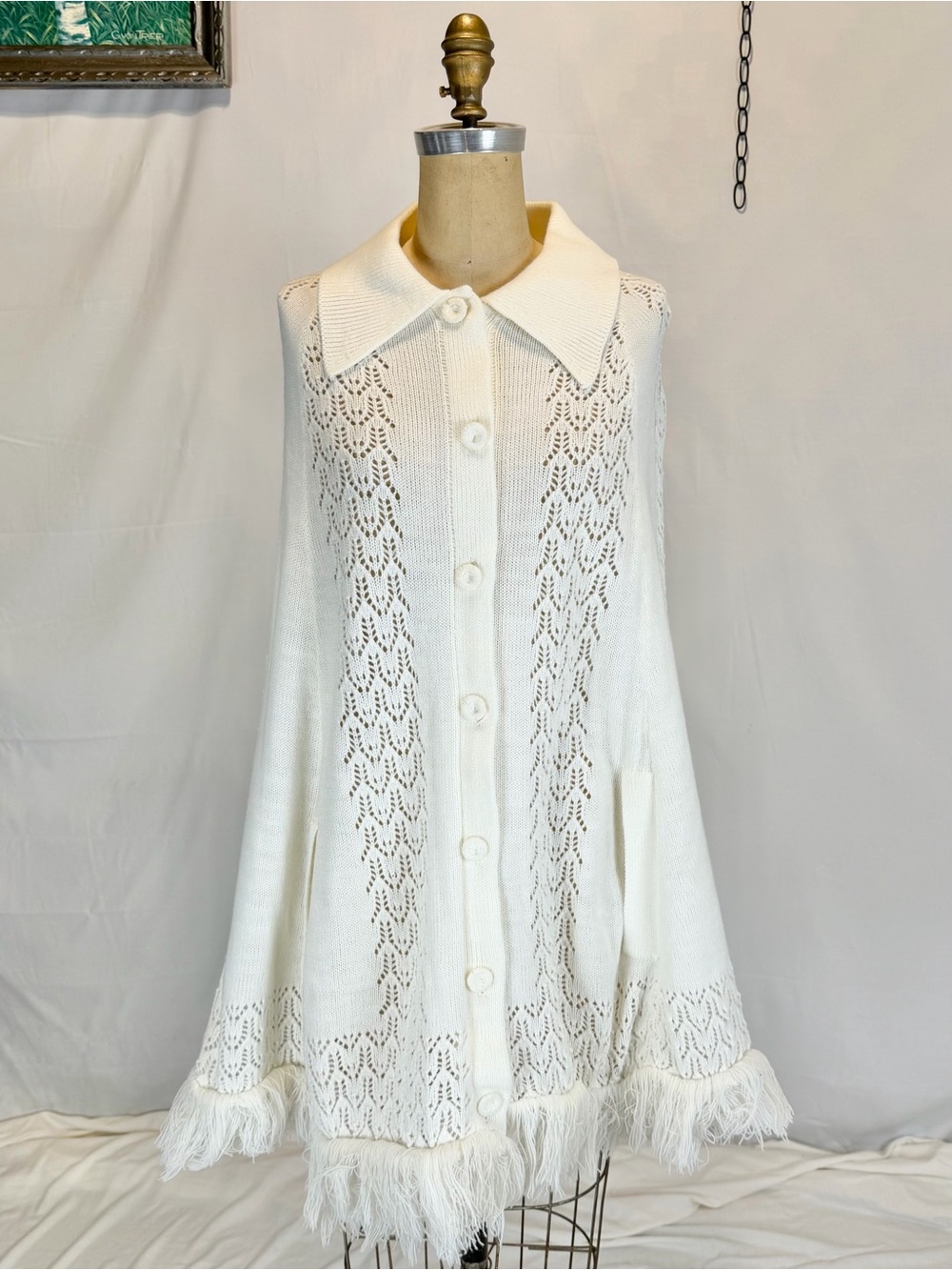 VINTAGE 70s sweater cape poncho shawl fringe arm holes pointed collar white knit - Picture 4 of 8